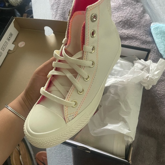 Brand new converse PINK - Picture 2 of 5